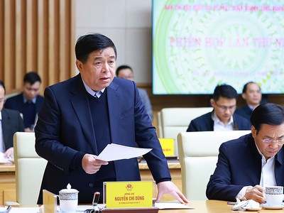 Bộ trưởng Bộ Kế hoạch và Đầu tư Nguyễn Chí Dũng phát biểu tại phiên họp thứ nhất Ban Chỉ đạo quốc gia về phát triển ngành công nghiệp bán dẫn.