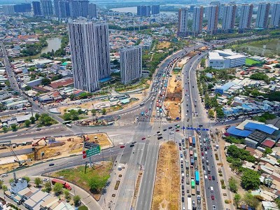 TP.HCM đang lên kế hoạch đầu tư nhiều nút giao thông lớn. Trong ảnh thi công nút giao thông An Phú để hoàn thành vào năm 2025 - Ảnh: Lê Toàn