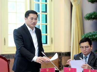 Thứ trưởng Bộ Kế hoạch và đầu tư Nguyễn Đức Tâm giới thiệu nội dung chính của Luật Đầu tư công mới.