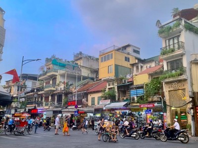 Phố Hàng Đào vẫn là một trong những nơi có giá đất cao nhất Hà Nội. Ảnh: Thanh Vũ