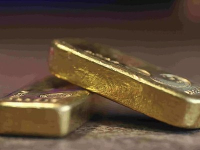 Vàng tăng mạnh trước sức ép thương mại và lạm phát, nhưng rủi ro điều chỉnh đang đến gần