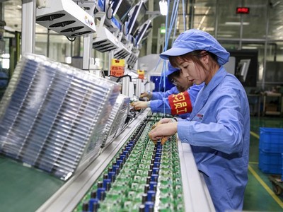 Trung Quốc được cho là sẽ dành một phần lớn tiền huy động được từ phát hành trái phiếu kho bạc đặc biệt năm 2025 để đầu tư vào "lực lượng sản xuất mới". Ảnh: AFP