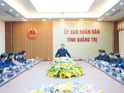 Phó chủ tịch UBND tỉnh Quảng Trị Lê Đức Tiến chủ trì cuộc họp