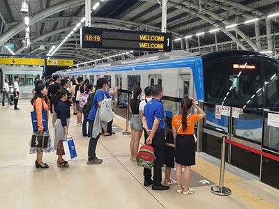 Chuyến tàu Metro số 1 mang số hiệu 1700 gặp lỗi khi tới nhà ga Ba Son 