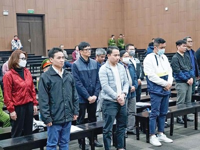 Các bị cáo tại phiên tòa xét xử vụ án “chuyến bay giải cứu” giai đoạn II