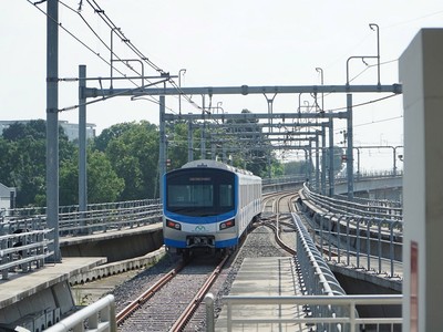 TP.HCM: Metro số 1 phải tạm dừng hoạt động do mưa to và sấm sét 