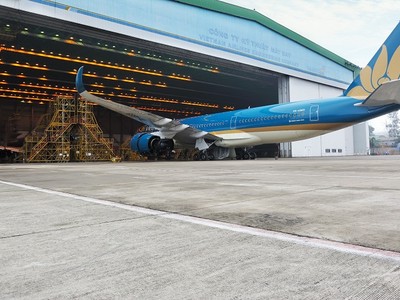 Một hangar của Vietnam Airlines tại sân bay Nội Bài.