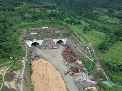 Thi công xây dựng hầm Tuy An tại Dự án thành phần cao tốc Chí Thạnh - Vân Phong.