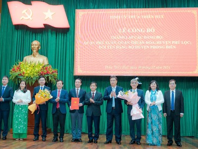 Lãnh đạo tỉnh Thừa Thiên Huế trao quyết định Thành lập Đảng bộ quận Thuận Hoá trực thuộc Đảng bộ Thành phố Huế (mới)