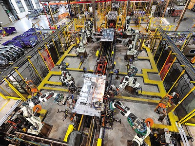 Dây chuyền sản xuất ô tô tại nhà máy của Công ty TNHH Ford Việt Nam. Ảnh: Thành Chung 