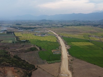 Khánh Hòa đang gặp một số khó khăn khi tách dự án bồi thường, hỗ trợ, tái định cư, giải phóng mặt bằng ra khỏi dự án đầu tư vì hiện tại chưa có quy định cụ thể về nội dung hồ sơ Báo cáo nghiên cứu khả thi Dự án Bồi thường, giải phóng mặt bằng. 