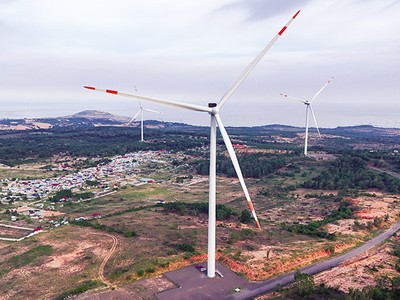 Để phát huy tiềm năng lớn của các nguồn năng lượng tái tạo, như điện gió, điện mặt trời, cần có cơ chế đồng bộ và khả thi. Ảnh: Đức Thanh 