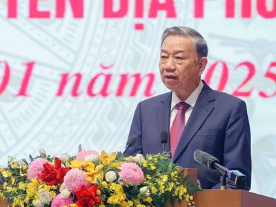Tổng Bí thư Tô Lâm phát biểu chỉ đạo Hội nghị tổng kết công tác năm 2024, triển khai công tác năm 2025 của Chính phủ và chính quyền địa phương. Ảnh: Nhật Bắc