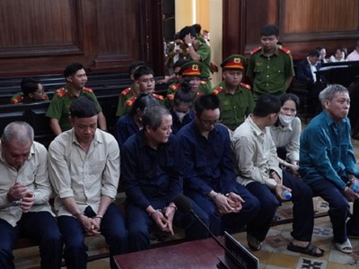 Các bị cáo trong vụ án cùng bị tuyên phạt về tội "Lừa đảo chiếm đoạt tài sản".