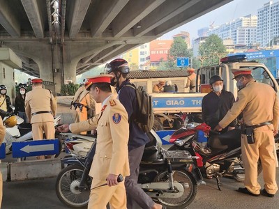 "Nghị định 168", "phạt nguội", "trừ điểm giấy phép lái xe"... được tìm kiếm nhiều nhất 