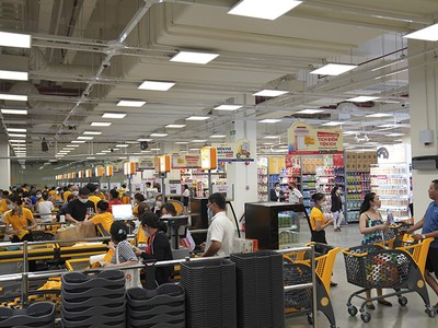 Phát triển mạnh thị trường trong nước; triển khai các hoạt động kết nối cung cầu và xúc tiến thương mại; tổng mức bán lẻ hàng hóa và doanh thu dịch vụ tăng khoảng 10-12% là một trong những nhiệm vụ được đề cập trong Nghị quyết 01/2025 