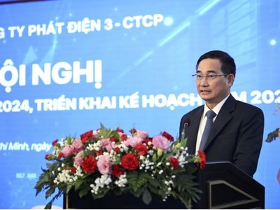 Ông Lê Văn Danh – Thành viên HĐQT, Tổng giám đốc Tổng công ty Phát điện 3 báo cáo tại Hội nghị