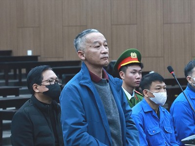 Cựu Chủ tịch UBND tỉnh Lâm Đồng Trần Văn Hiệp khai báo về hành vi nhận hối lộ 4,2 tỷ đồng.