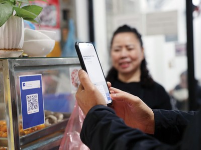 Thanh toán không dùng tiền mặt ngày một phổ biến hơn tại Việt Nam