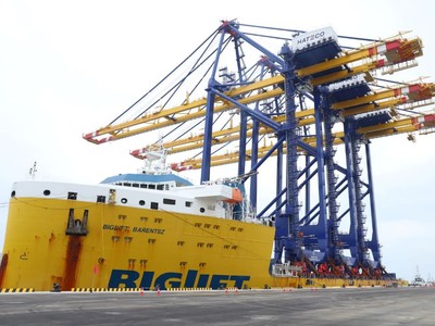 3 thiết bị cẩu STS hiện đại nhất và lớn nhất Việt Nam được nhập khẩu về lắp đặt tại bến cảng Hateco. Đây là cẩu STS thế hệ mới nhất và tiên tiến nhất do Tập đoàn thiết bị cảng hàng đầu thế giới, ZPMC Thượng Hải sản xuất lắp đặt. 