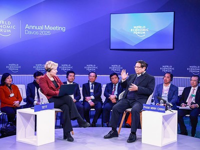 Thủ tướng Phạm Minh Chính tham dự và phát biểu, đối thoại tại Phiên Đối thoại chính sách đặc biệt "Bứt phá tới tương lai: Tầm nhìn của Việt Nam về đổi mới sáng tạo và vai trò toàn cầu". Ảnh: Nhật Bắc 