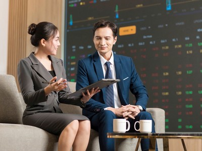 Ngân hàng, công nghệ thông tin, bán lẻ và đầu tư công là những ngành có lợi thế nổi bật, mang lại tiềm năng tăng trưởng tốt trong năm 2025