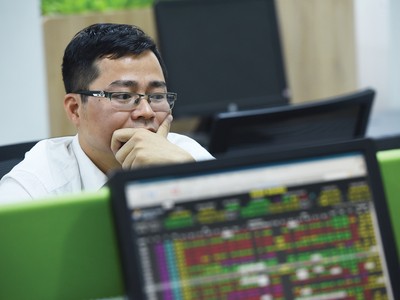 Nhà đầu tư chứng khoán hiện chịu nhiều loại thuế