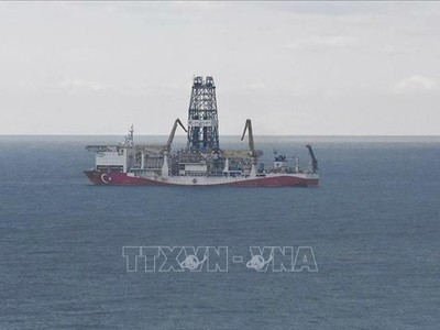 Tàu khoan của Thổ Nhĩ Kỳ thăm dò khí đốt tại Biển Đen. Ảnh: Anadolu Agency/TTXVN