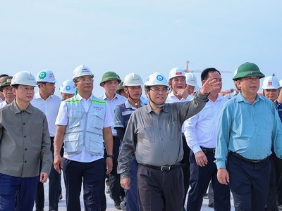 Thủ tướng kiểm tra tiến độ hàng loạt dự án trọng điểm phía Nam ngày mùng 4 Tết 