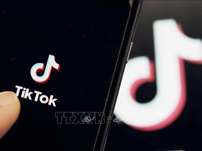 Biểu tượng ứng dụng TikTok trên màn hình điện thoại di động. Ảnh: Kyodo/TTXVN