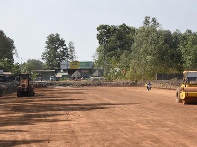 Thi công cao tốc Biên Hòa - Vũng Tàu đoạn qua Đồng Nai - Ảnh: TTXVN