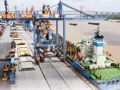 Xuất nhập khẩu chậm lại vì nghỉ Tết 