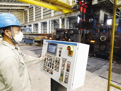 Hòa Phát cam kết tăng trưởng không dưới 15% trong vòng 5 năm tới. Trong ảnh: Nhà máy Thép Dung Quất Hòa Phát 