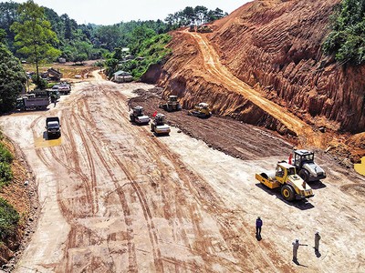 Cao tốc Chi Lăng - Hữu Nghị là một trong 2 dự án mà Thủ tướng Chính phủ đã đi thị sát trong kỳ nghỉ Tết Nguyên đán 