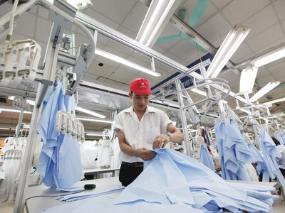 Mỹ là thị trường xuất khẩu lớn nhất của Việt Nam, tập trung vào các sản phẩm công nghệ cao (hàng điện tử tiêu dùng, điện thoại thông minh), hàng may mặc, giày dép