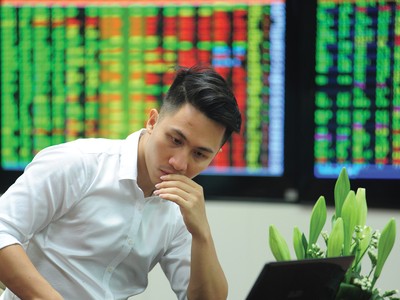 Nhà đầu tư cần một chiến lược quản trị rủi ro chặt chẽ để bảo vệ danh mục trước áp lực tỷ giá