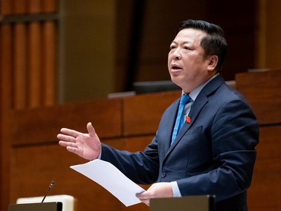 Bộ trưởng Bộ Giao thông - Vận tải Trần Hồng Minh phát biểu giải trình, làm rõ một số vấn đề đại biểu Quốc hội nêu. 