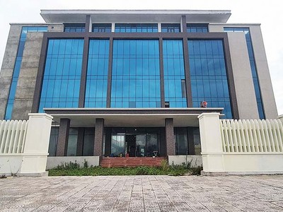 Dự án Trung tâm Truyền thông - Giáo dục sức khỏe tỉnh Quảng Bình đã cơ bản hoàn thành phần thô khối nhà chính, nhưng chưa thể nghiệm thu để đưa vào hoạt động 