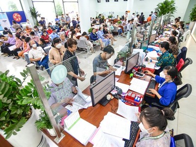 Cán bộ lãnh đạo, quản lý trong các cơ quan, đơn vị, doanh nghiệp, dù chỉ bị khiển trách nhưng uy tín giảm sút sẽ bị TP.HCM xem xét miễn nhiệm.