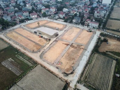 Trong thời gian qua, TP. Hà Nội liên tục giao đất cho các địa phương tổ chức đấu giá. Ảnh: Phan Thiên