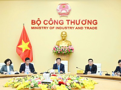 Đại diện UBND tỉnh Bình Định, Đại sứ quán Thụy Điển và Tập đoàn Syre tại buổi làm việc với lãnh đạo Bộ Công thương. 