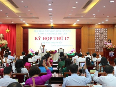HĐND tỉnh khoá X biểu quyết thông qua chương trình kỳ họp thứ 17.