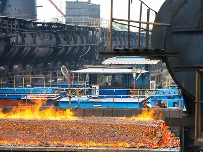 Nhiều ngành hàng, nhất là nhôm, thép đang chịu rủi ro khi Mỹ áp thuế tới 25% khi nhập khẩu vào nước này