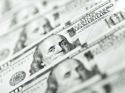 Việc đồng USD tiếp tục mạnh lên làm “xói mòn” các tài sản không phải bằng USD