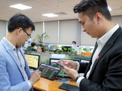 Các quỹ lớn như VFMVSF, VESAF, VMEEF gia tăng tỷ trọng cổ phiếu trong danh mục