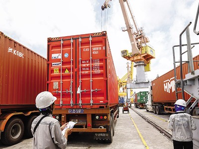 Nhiều nhiệm vụ, giải pháp đã được đặt ra nhằm đạt mục tiêu tăng trưởng kinh tế 8% trở lên trong năm nay. Ảnh: Đức Thanh 