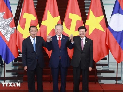 Tổng Bí thư Tô Lâm, Chủ tịch Đảng Nhân dân Campuchia, Chủ tịch Thượng viện Vương quốc Campuchia Hun Sen và Tổng Bí thư, Chủ tịch nước Lào Thongloun Sisoulith. Ảnh: TTXVN