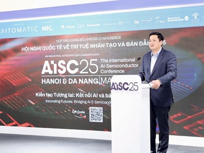 Thứ trưởng Bộ Kế hoạch và Đầu tư Nguyễn Đức Tâm chia sẻ thông tin về AISC 2025 tại buổi họp báo chiều 24/2. Ảnh: NIC