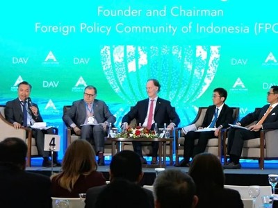 Phiên toàn thể thứ nhất với chủ đề “Các xu hướng lớn tác động tới ASEAN và thế giới đến năm 2035”. Ảnh: TG&VN