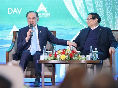 Thủ tướng Malaysia Anwar bin Ibrahim trao đổi tại Diễn đàn Tương lai ASEAN. Ảnh: Nhật Bắc 